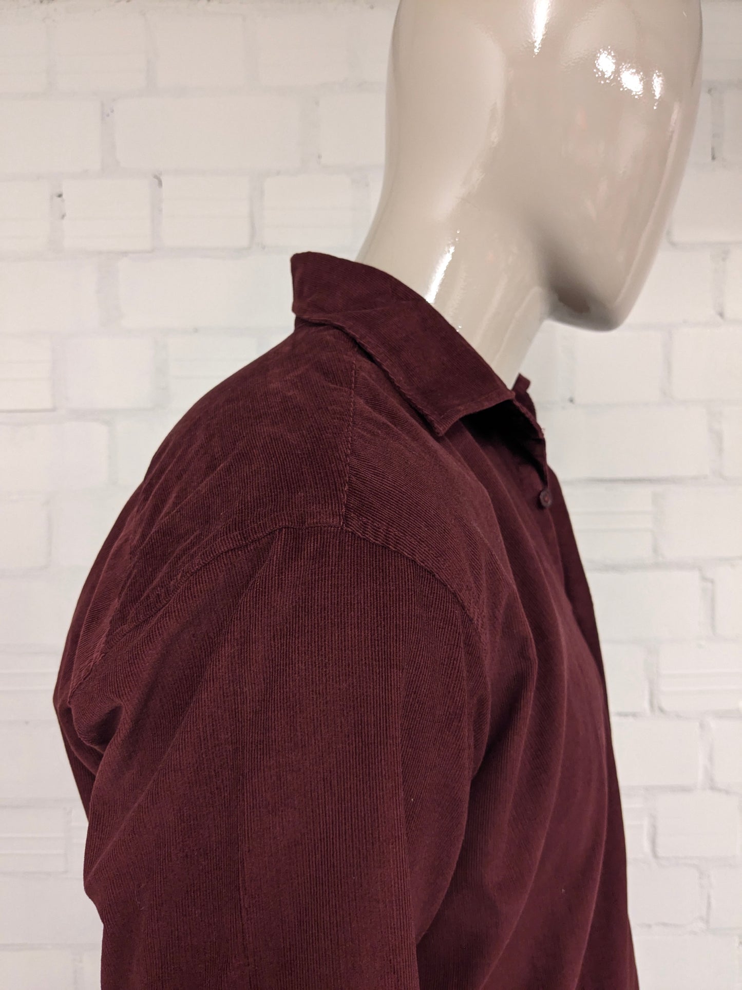 Vintage Angelo Litrico Ribhemd. Schöne Rippe. Bordeaux farbig. Größe L.