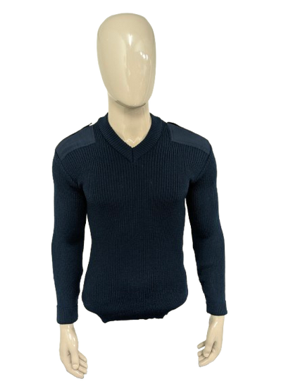 Armee / Armee-Pullover mit V-Ausschnitt und Schulter- und Ellbogenflecken. Dunkelblau gefärbt. Größe M.