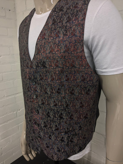 Vintage waistcoat. Red gray shiny paisley motif. Size 2XL / XXL.