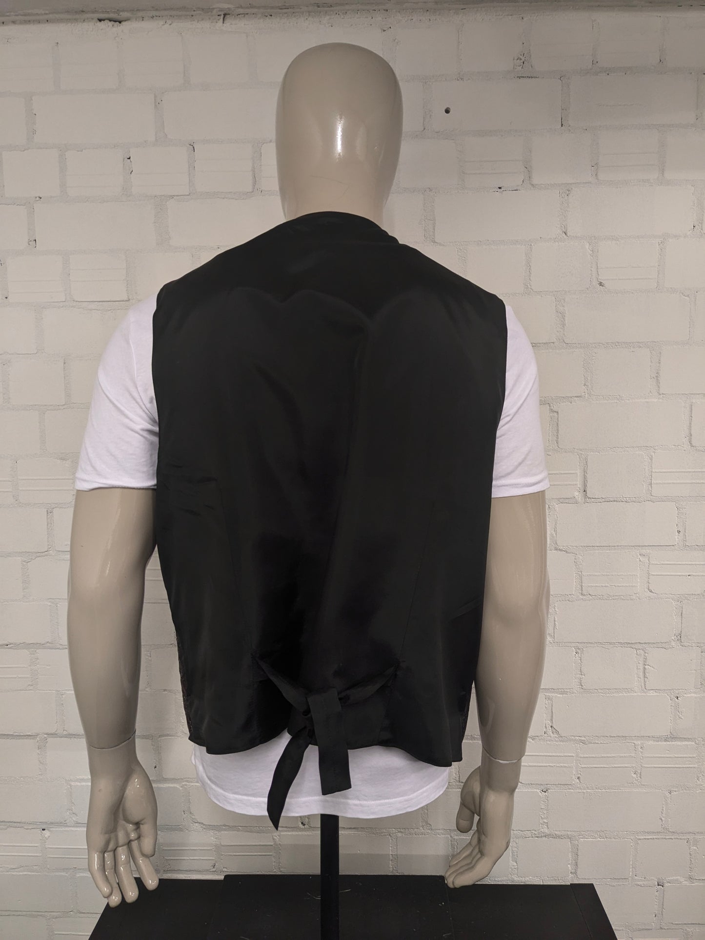 Vintage waistcoat. Red gray shiny paisley motif. Size 2XL / XXL.