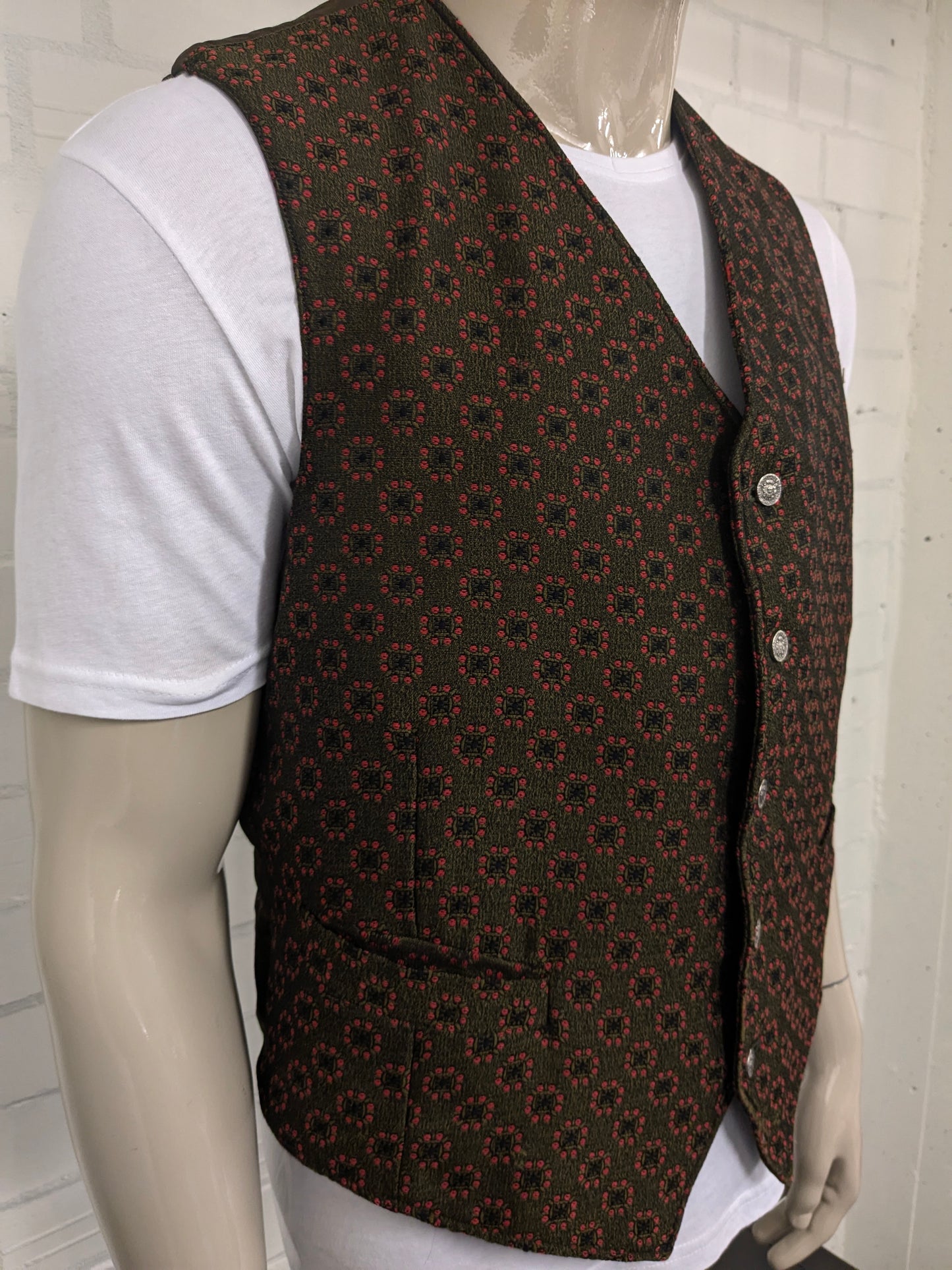 Gilet vintage. Motif noir rouge vert. Taille xl.