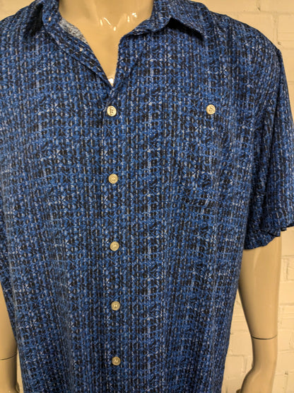 Vintage Prärie -Shirt Kurzarm. Blauer Schwarz -Weiß -Druck. Größe 3xl / xxxl.