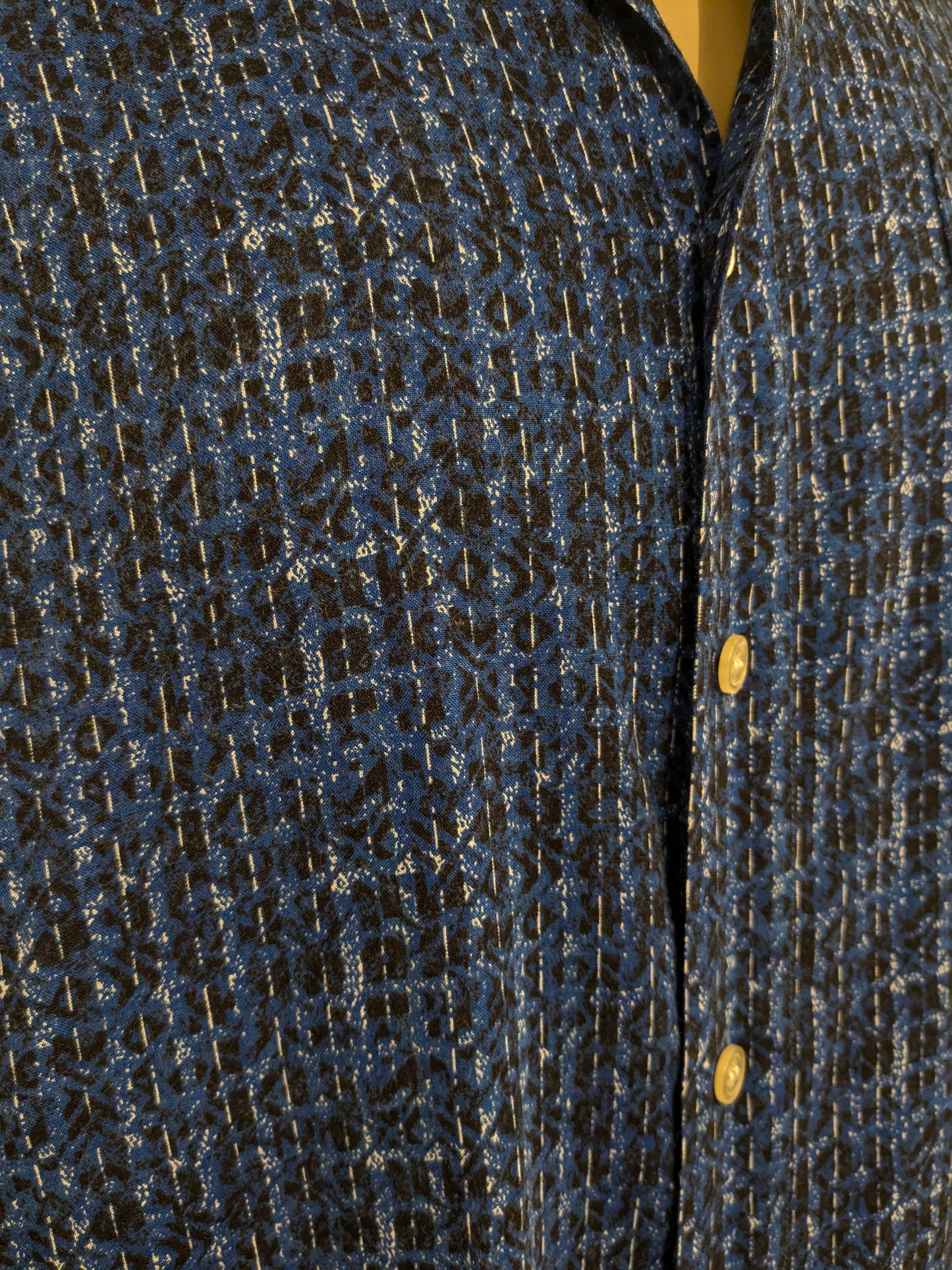 Vintage Prärie -Shirt Kurzarm. Blauer Schwarz -Weiß -Druck. Größe 3xl / xxxl.