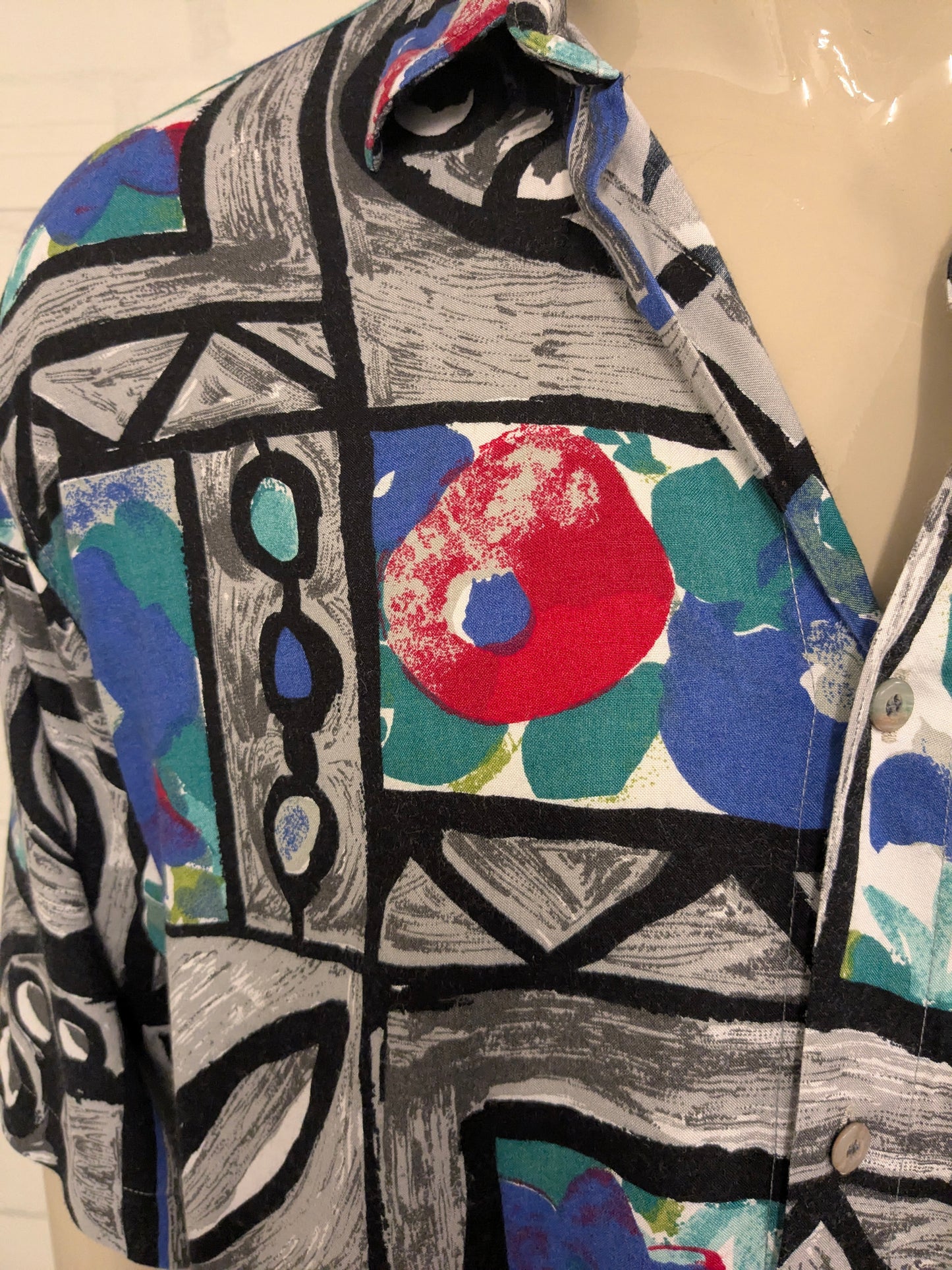 Vintage 80-90's Carlo Comberti shirt short sleeve. Black gray blue red print. Size XL.