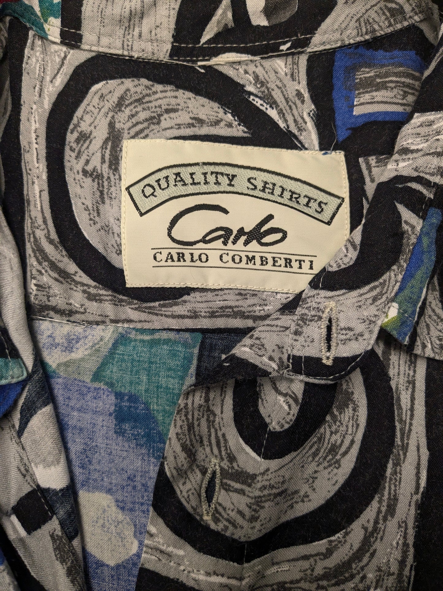 Vintage 80-90's Carlo Comberti shirt short sleeve. Black gray blue red print. Size XL.