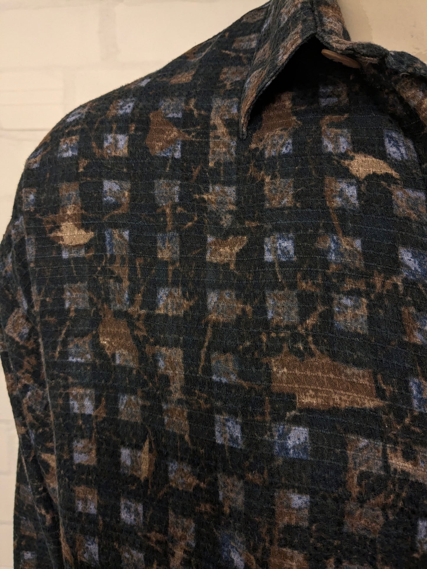 Vintage Signum shirt with large buttons. Black brown blue print. Size XL.