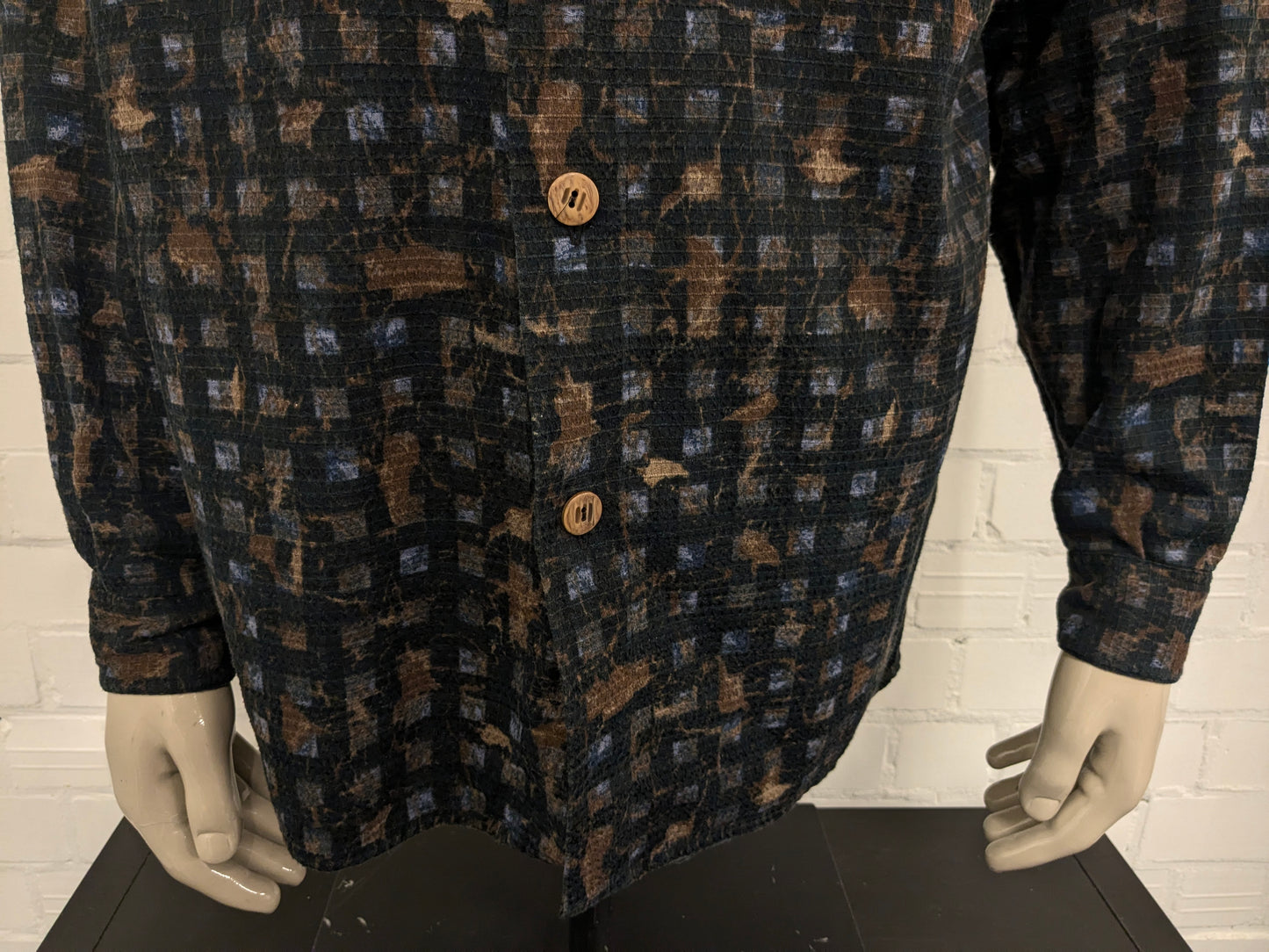Vintage Signum shirt with large buttons. Black brown blue print. Size XL.