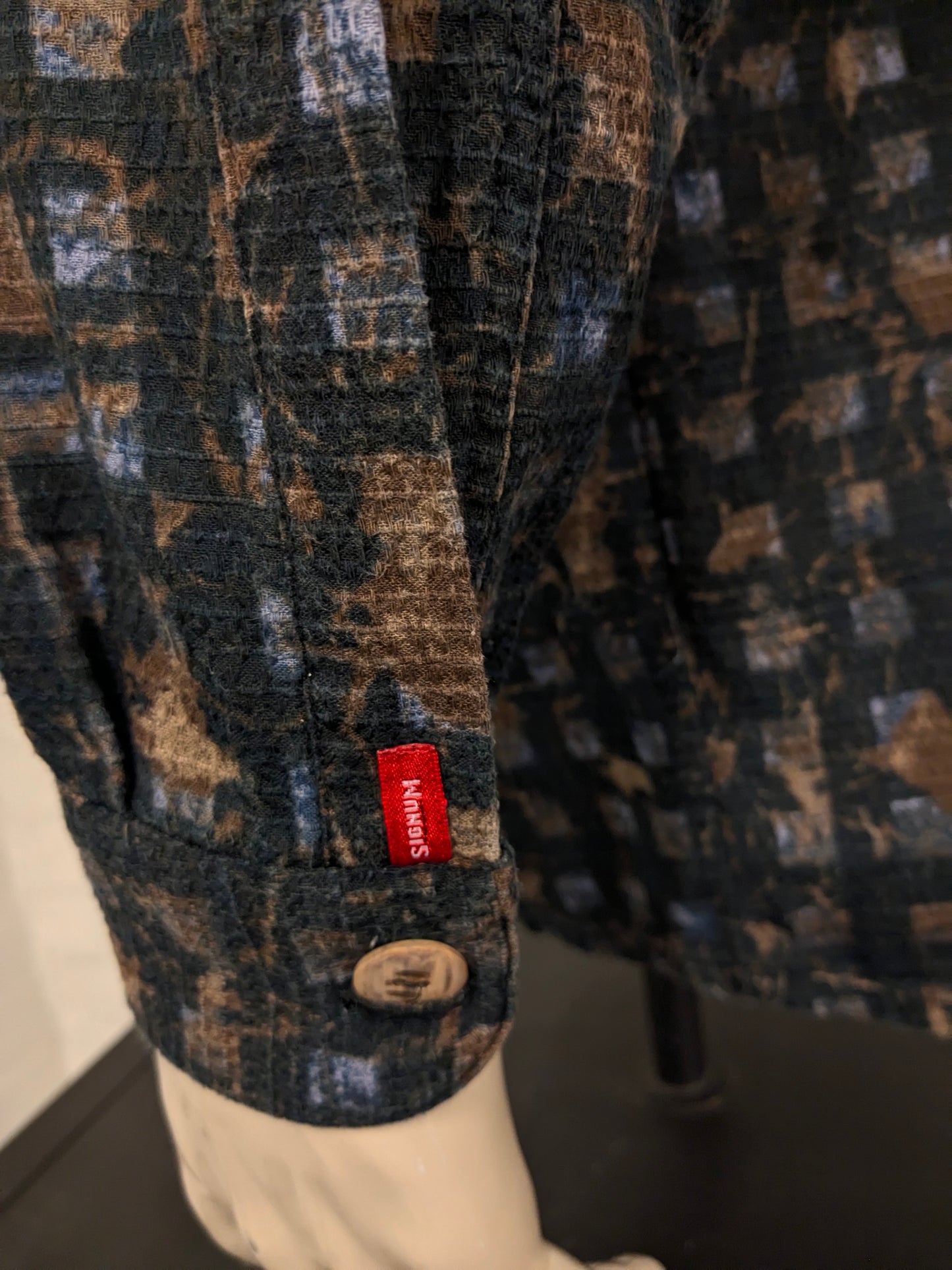 Vintage Signum shirt with large buttons. Black brown blue print. Size XL.