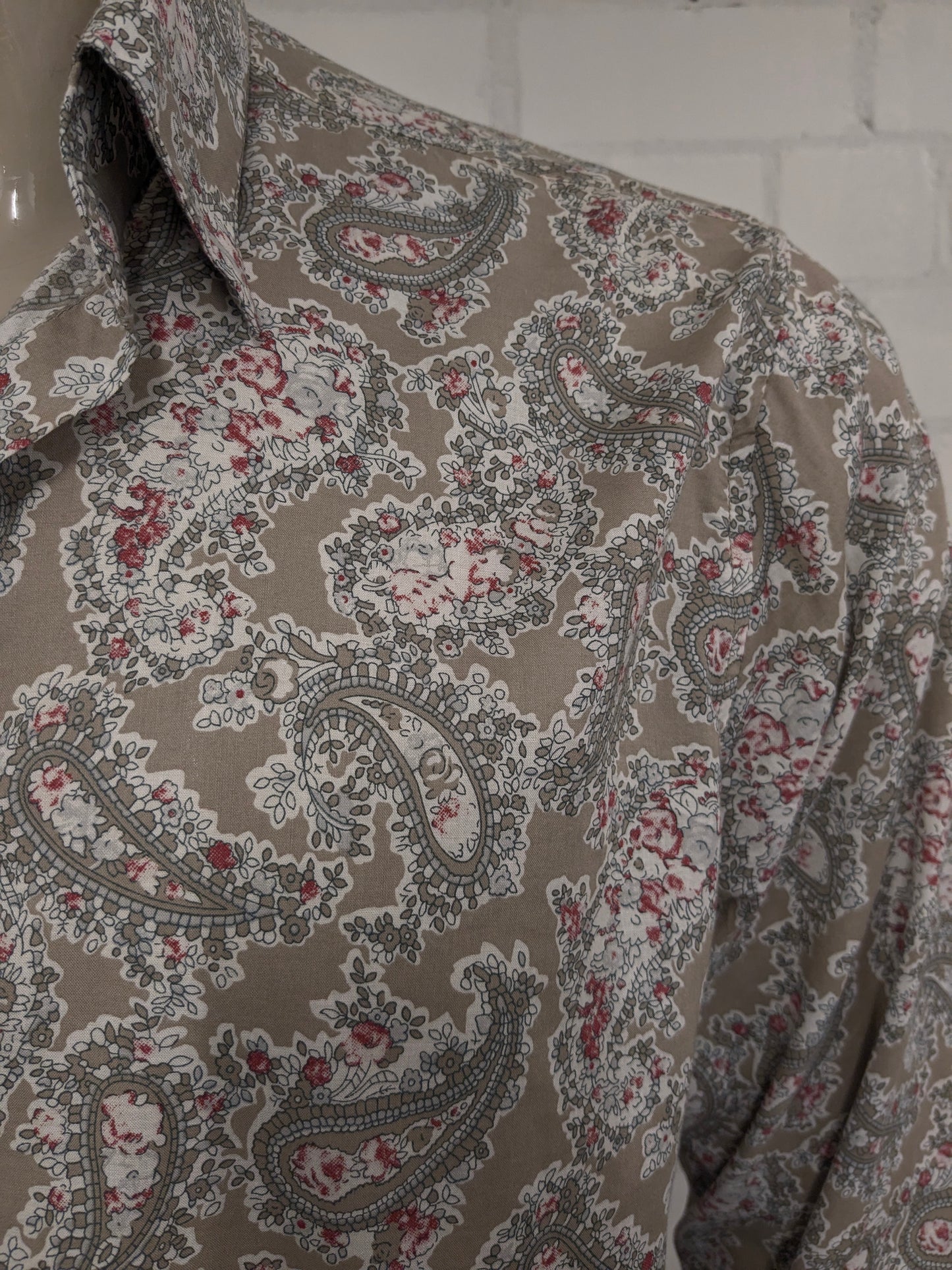 Vintage Balaj Shirt. Kaki Red White Paisley Print. Größe xl.