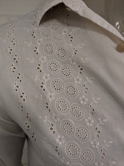 Camicia vintage degli anni '70. Beige con dettagli in pizzo. Taglia M. Slimt fit.