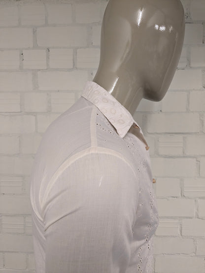 Camicia vintage degli anni '70. Beige con dettagli in pizzo. Taglia M. Slimt fit.