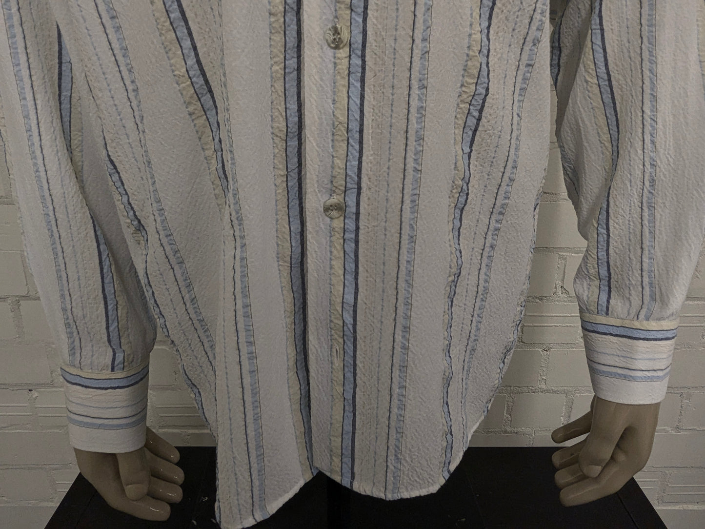 Vintage ABBA Classic Wrinkle shirt with point collar. Blue white yellow striped. Size L.