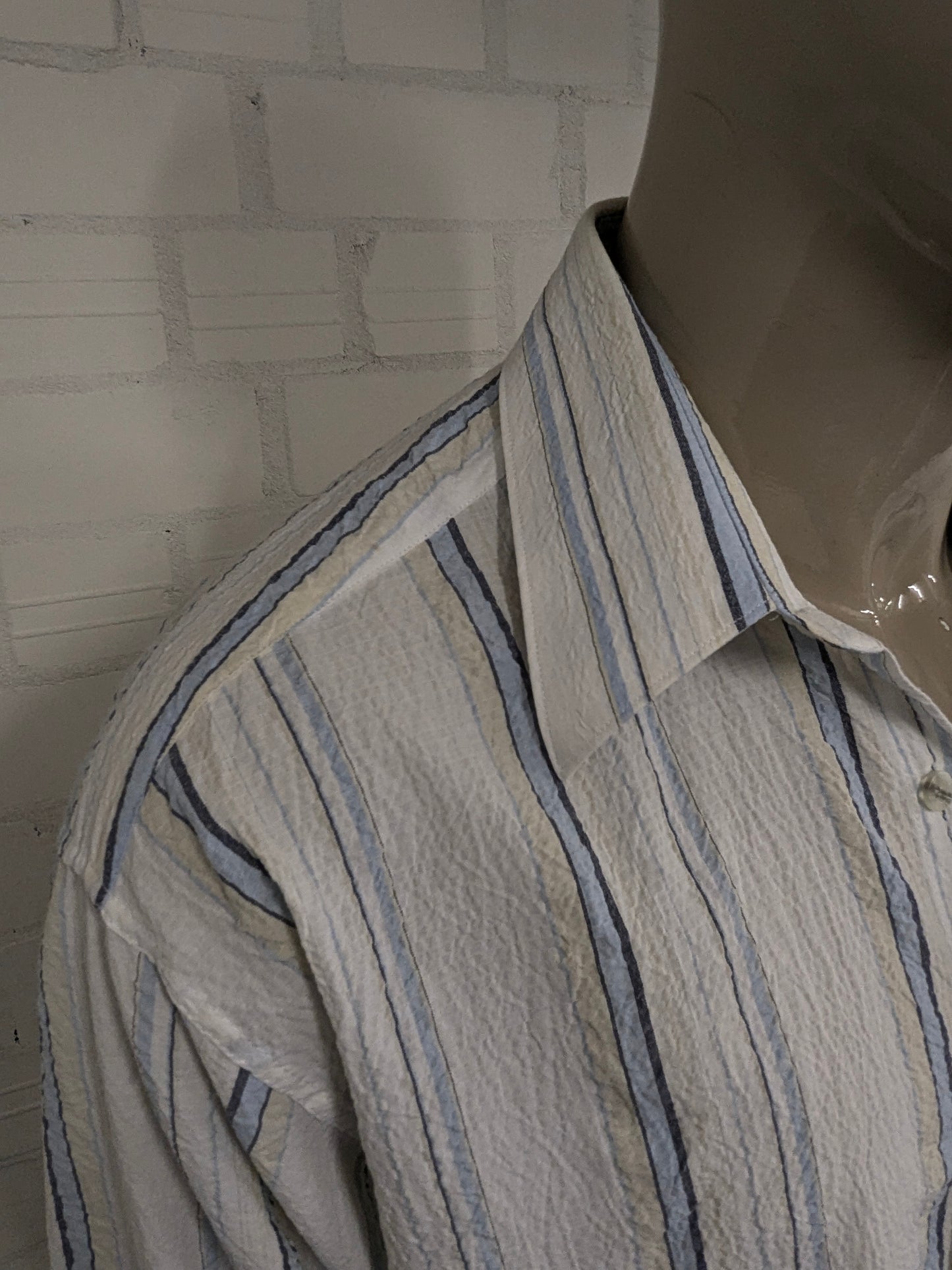 Vintage ABBA Classic Wrinkle shirt with point collar. Blue white yellow striped. Size L.