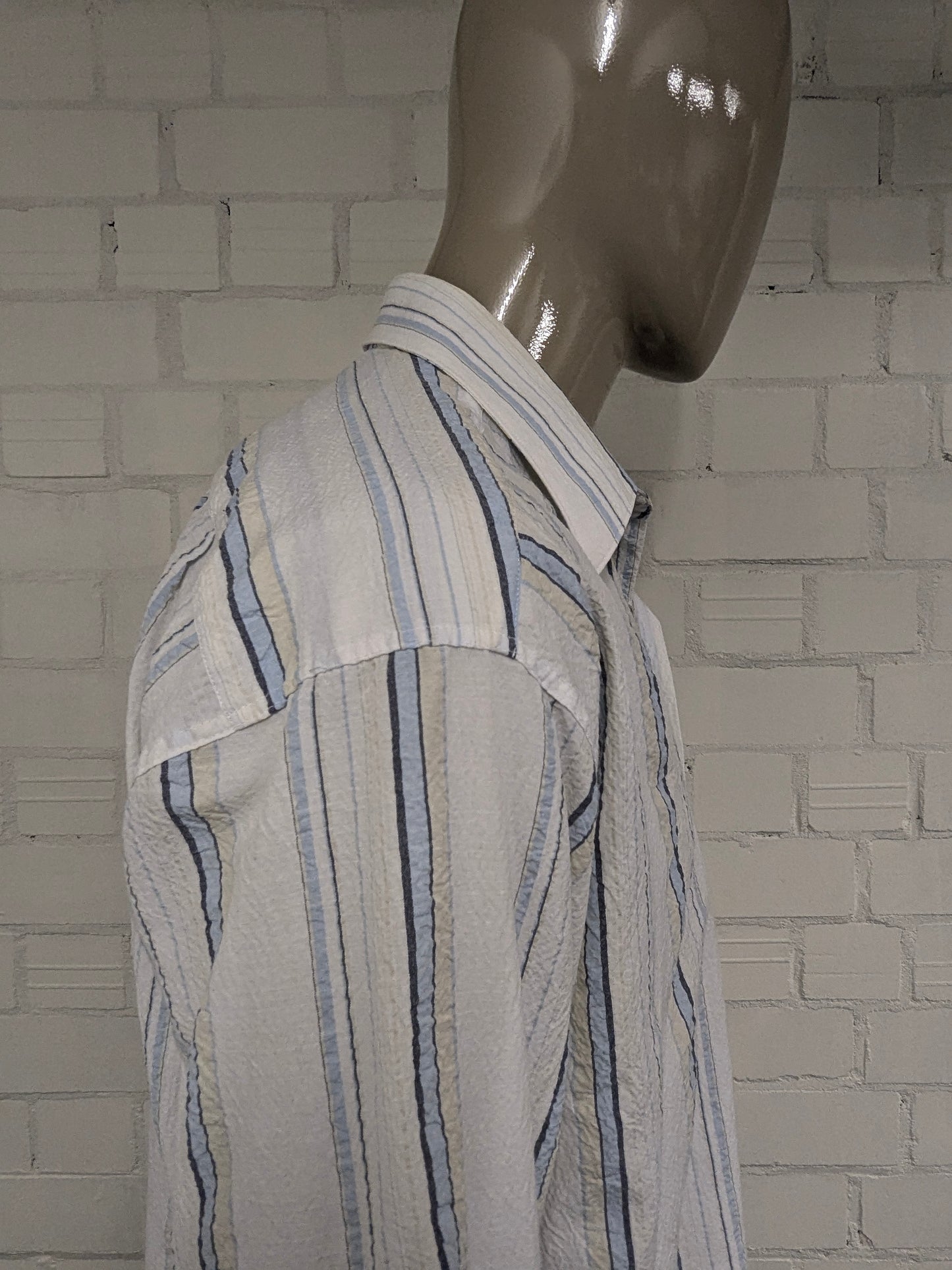 Vintage ABBA Classic Wrinkle shirt with point collar. Blue white yellow striped. Size L.