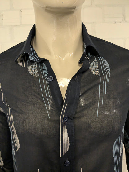 Vintage IV Passport licht doorschijnend overhemd. Zwart Blauw Beige print. Maat M.