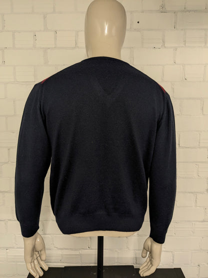 Maglione vintage in lana merino con scollo a V. Motivo argyle giallo verde rosso. Dimensione L. 50% lana.