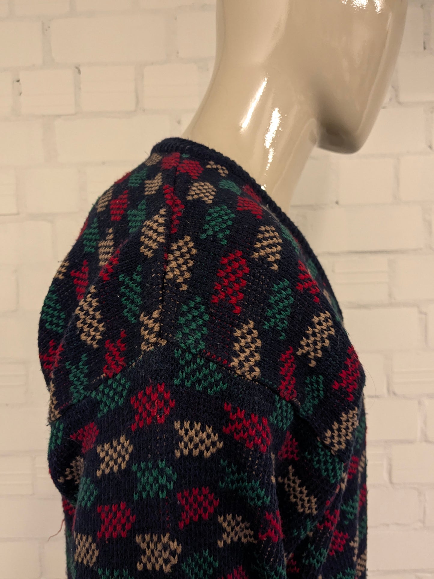 Suéter vintage perizzi con cuello en V. Color rojo verde color beige de color. Tamaño L.