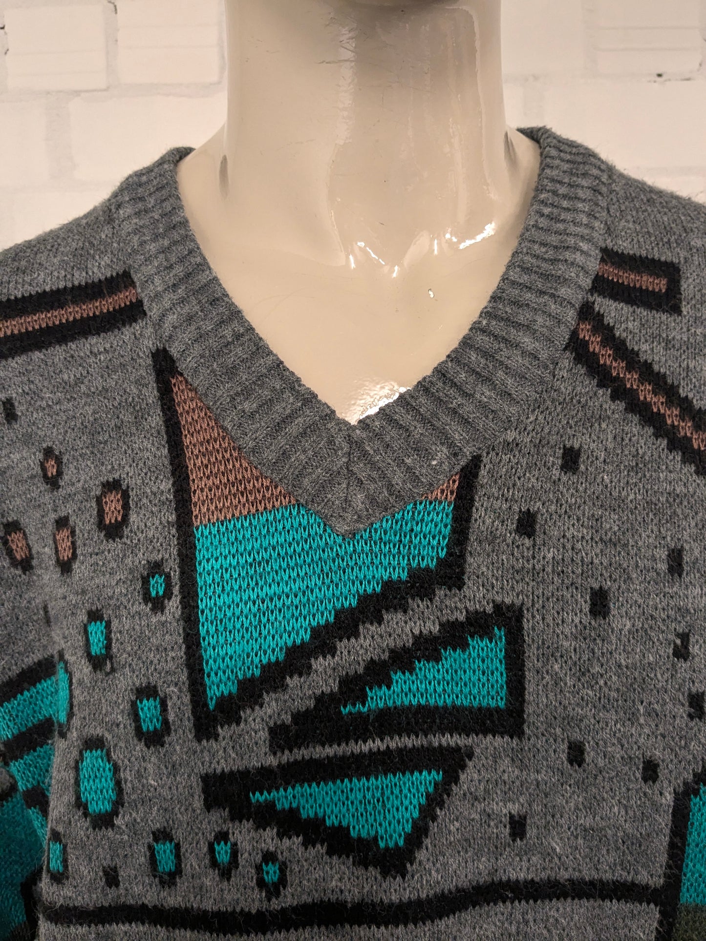 Vintage Warme trui met V-Hals. Grijs Groen Bruin gekleurd. Maat XL.