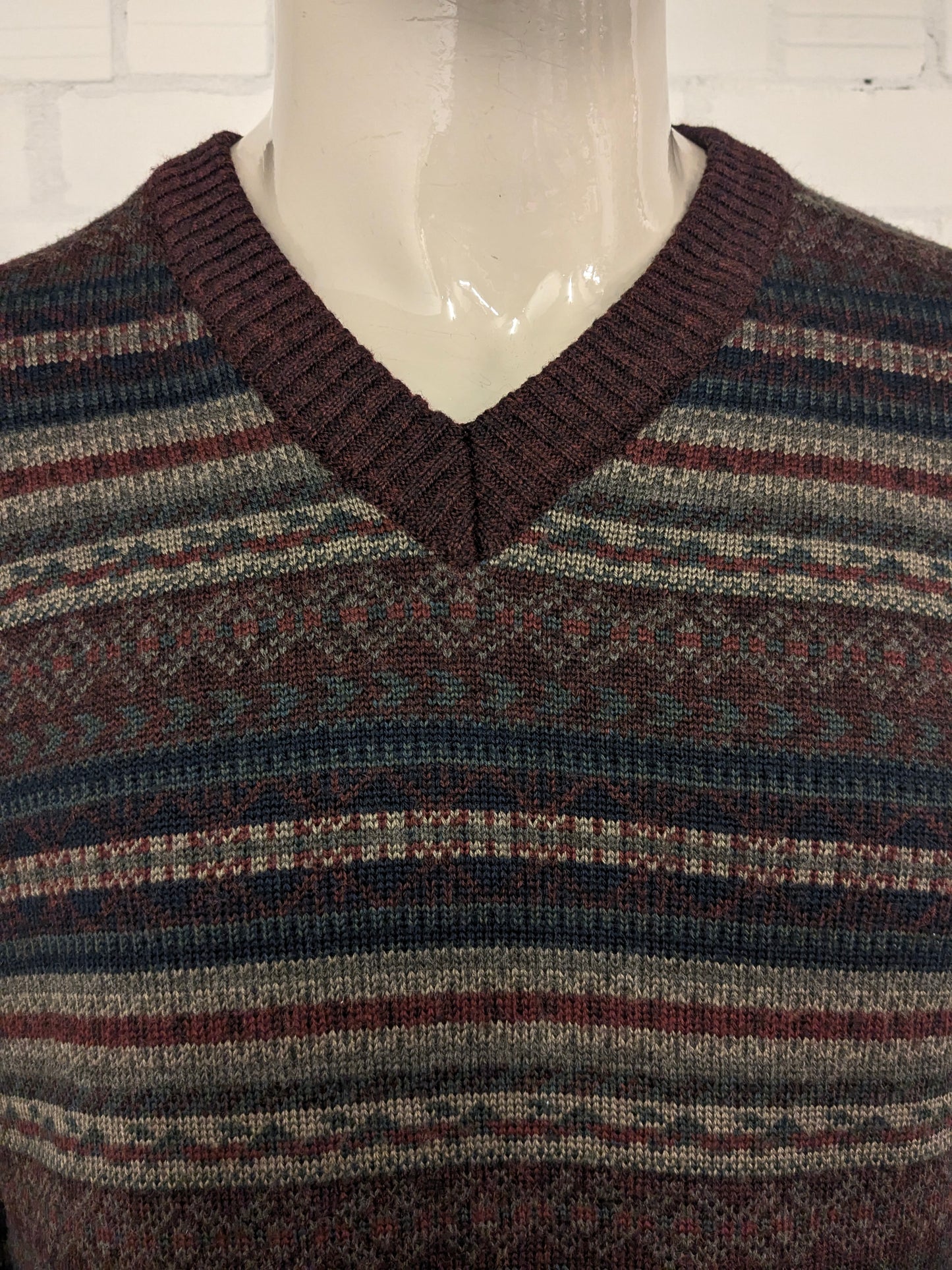 Vintage Classics by Rapp Wollen trui met V-Hals. Bordeaux Blauw Groen gekleurd. Maat L. 30% Wol.