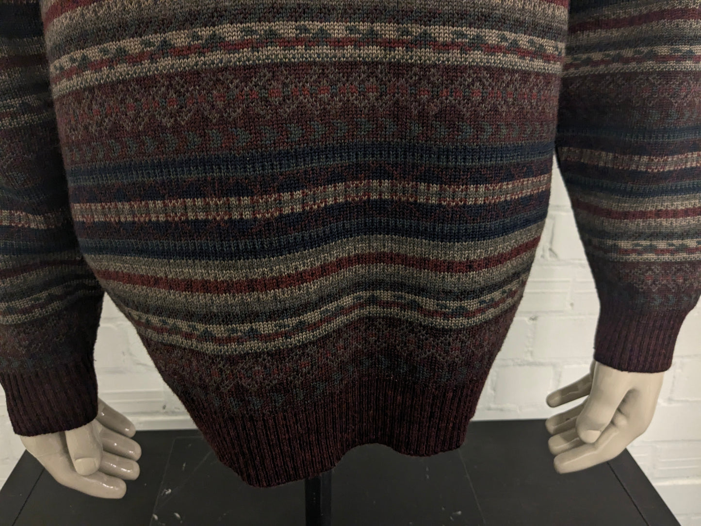 Vintage Classics by Rapp Wollen trui met V-Hals. Bordeaux Blauw Groen gekleurd. Maat L. 30% Wol.