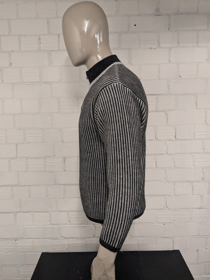 Pull en laine d'araignée vintage avec fermeture éclair. Gris blanc rayé. Taille M. 50% de laine.
