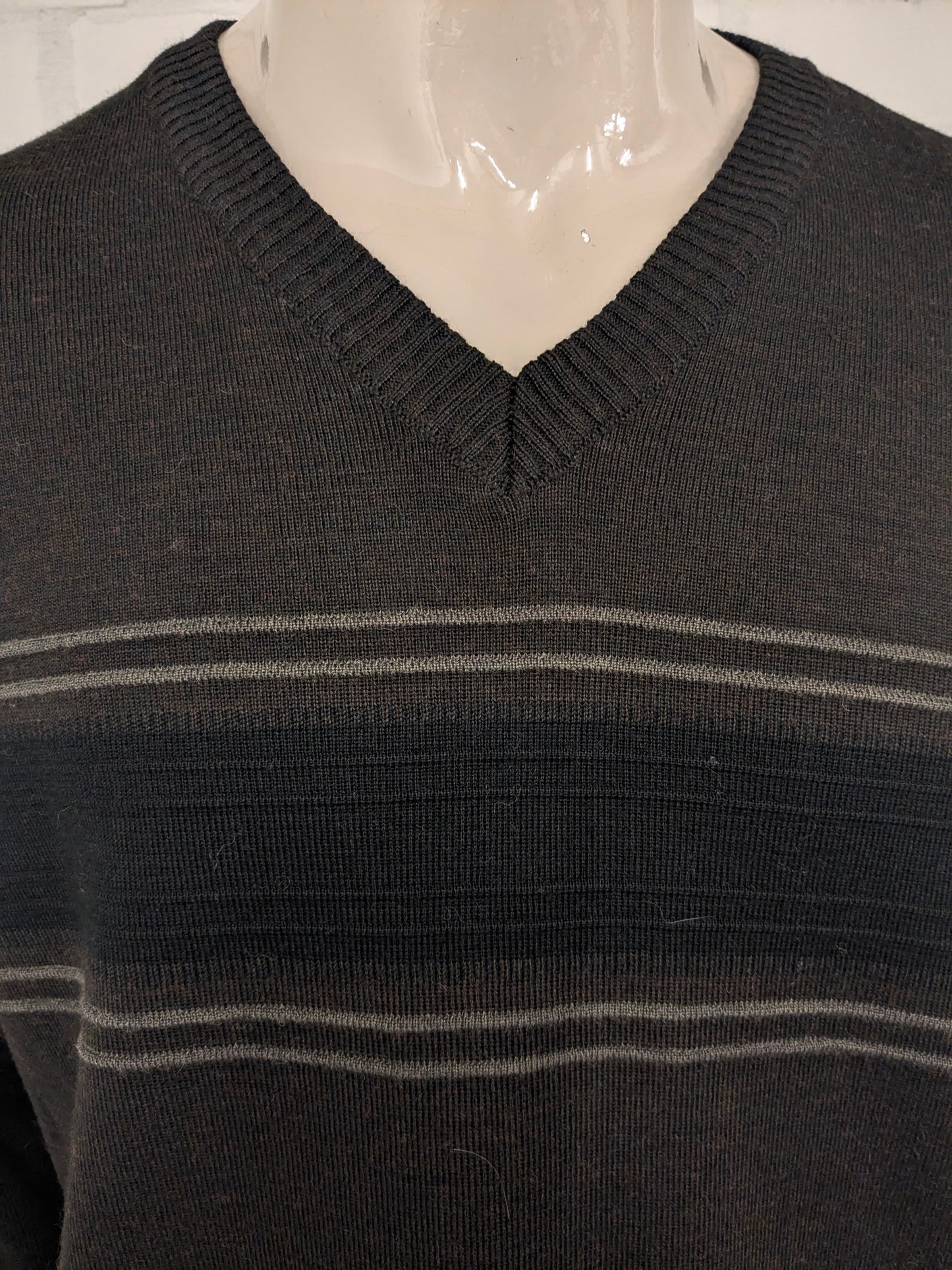 Vintage Tassotti trui met V-Hals. Bruin Zwart gekleurd. Maat XL.