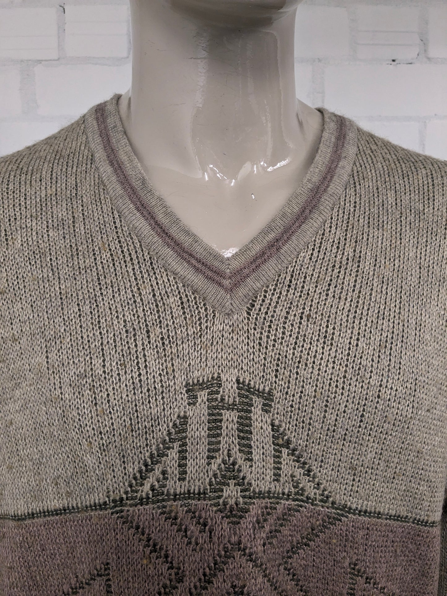 Vintage Berto Martino Wollpullover mit V-Ausschnitt. Grüner beige lilac gefärbt. Größe 2xl / xxl. 22% Wolle.