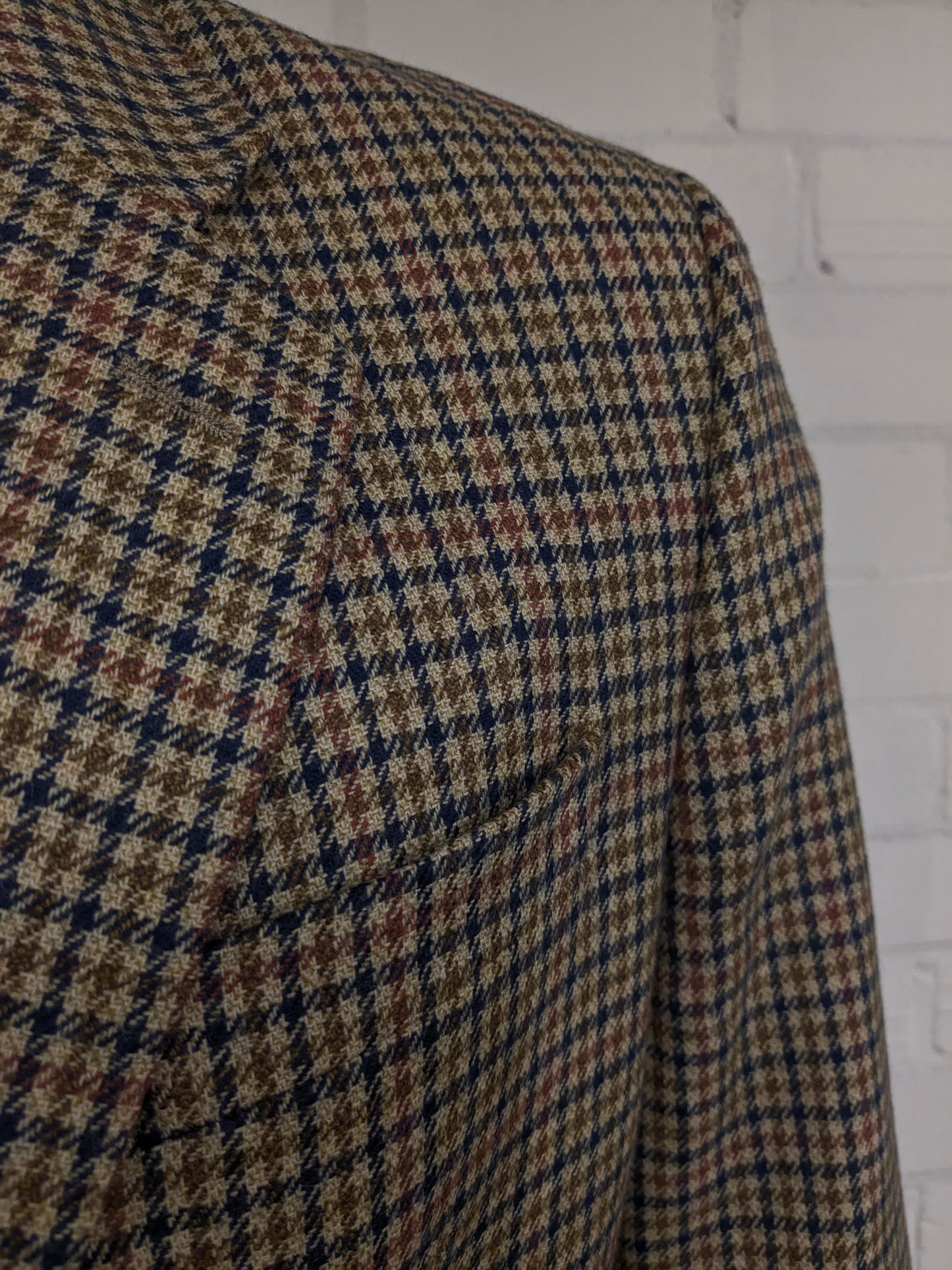 Vintage Marco Fellini woolen jacket. Green blue red motif. Size 54.