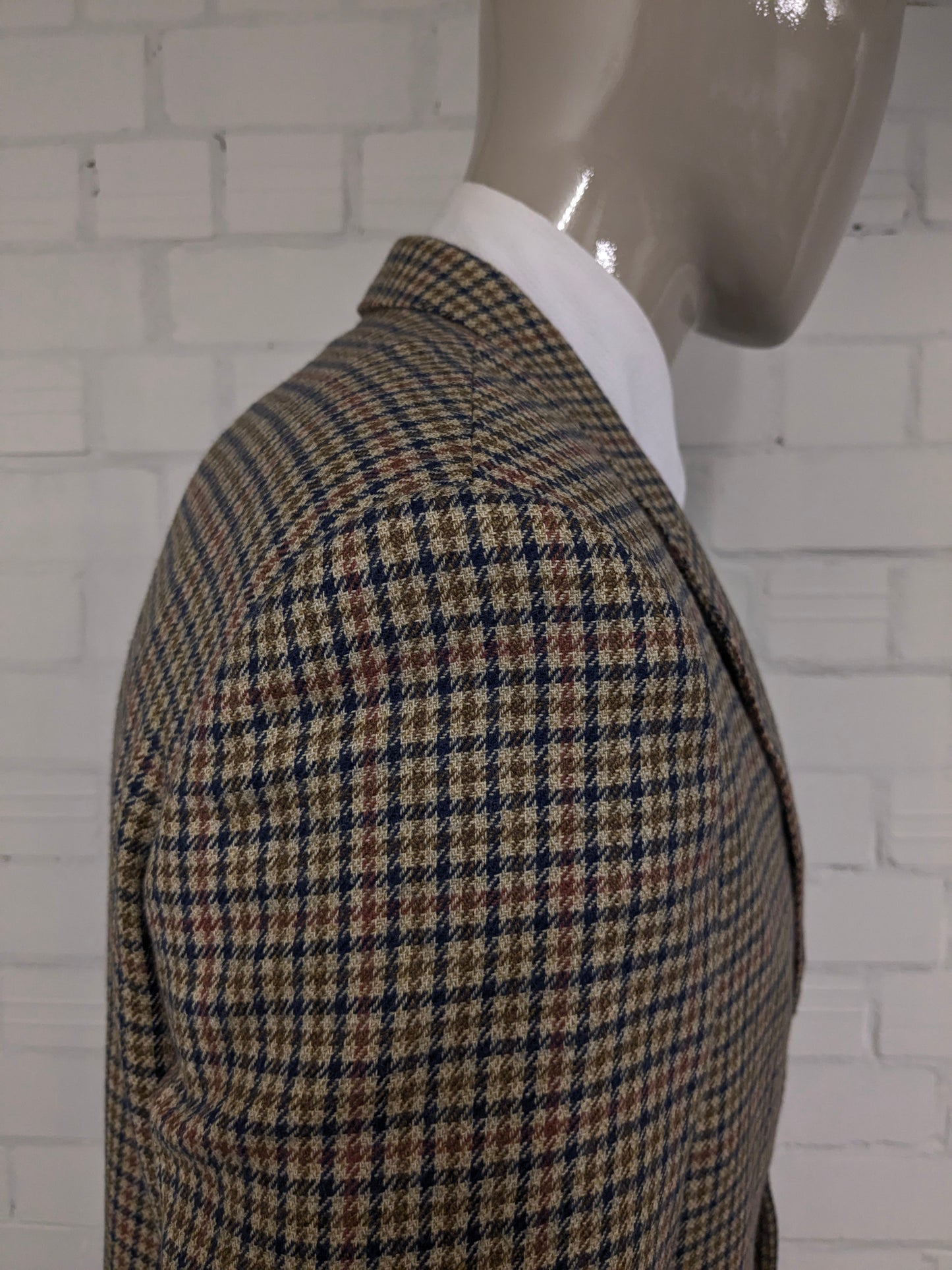 Vintage Marco Fellini woolen jacket. Green blue red motif. Size 54.