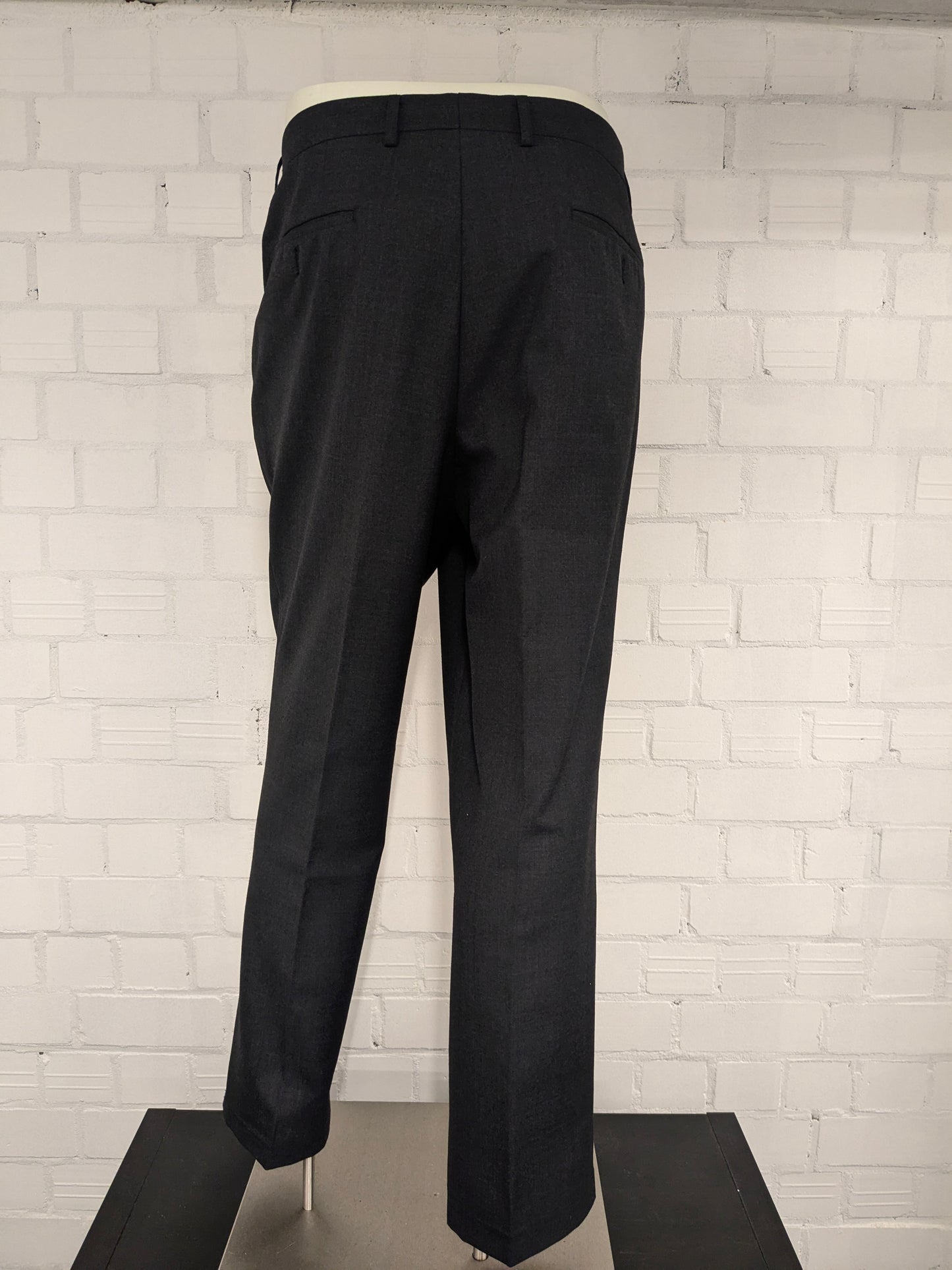 Pantalon en laine licona. Gris foncé mélangé. Taille 56 / XL.