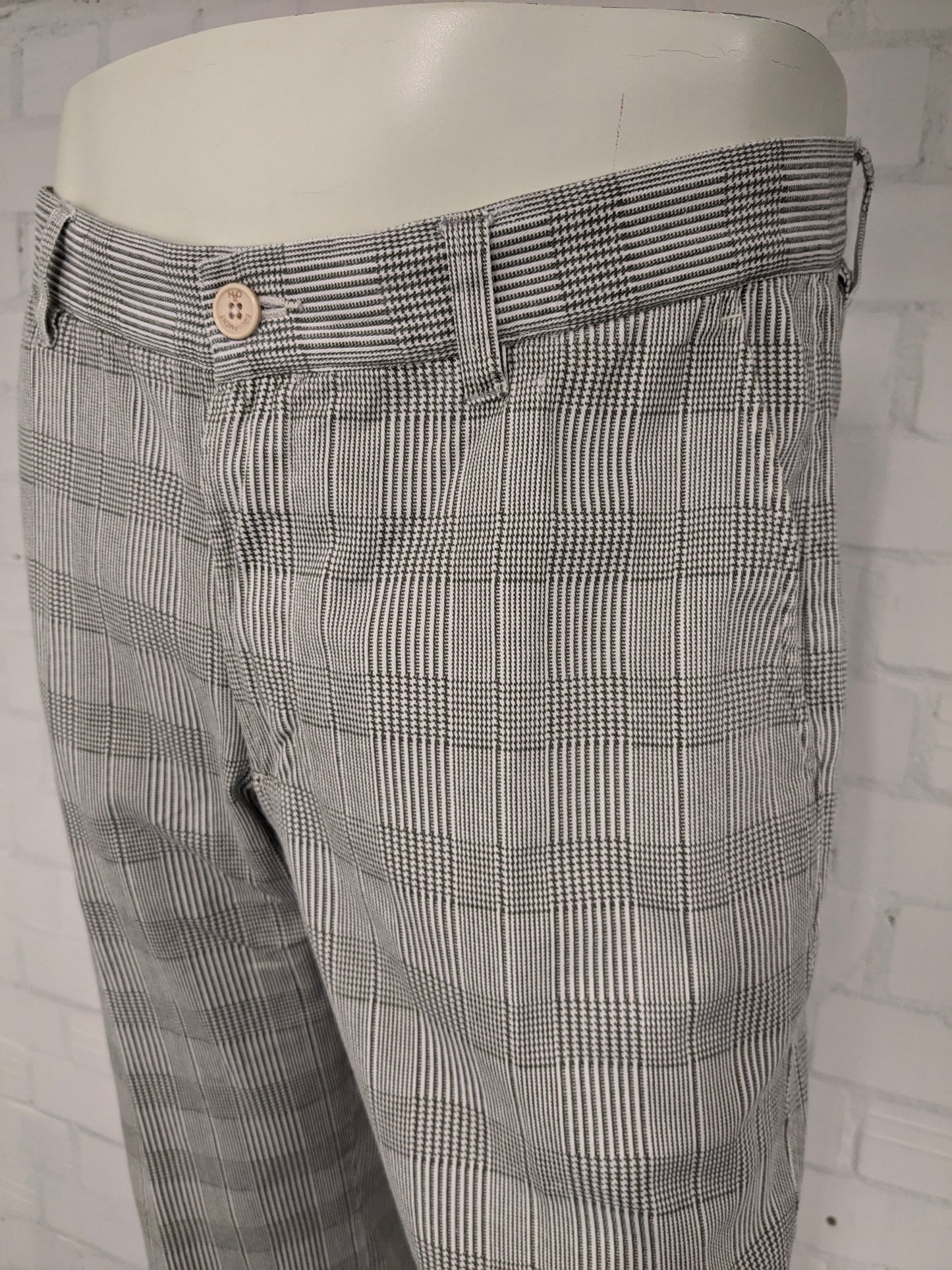 H2O Equip pants / trousers. Beige gray checked. Size W33 - L34.
