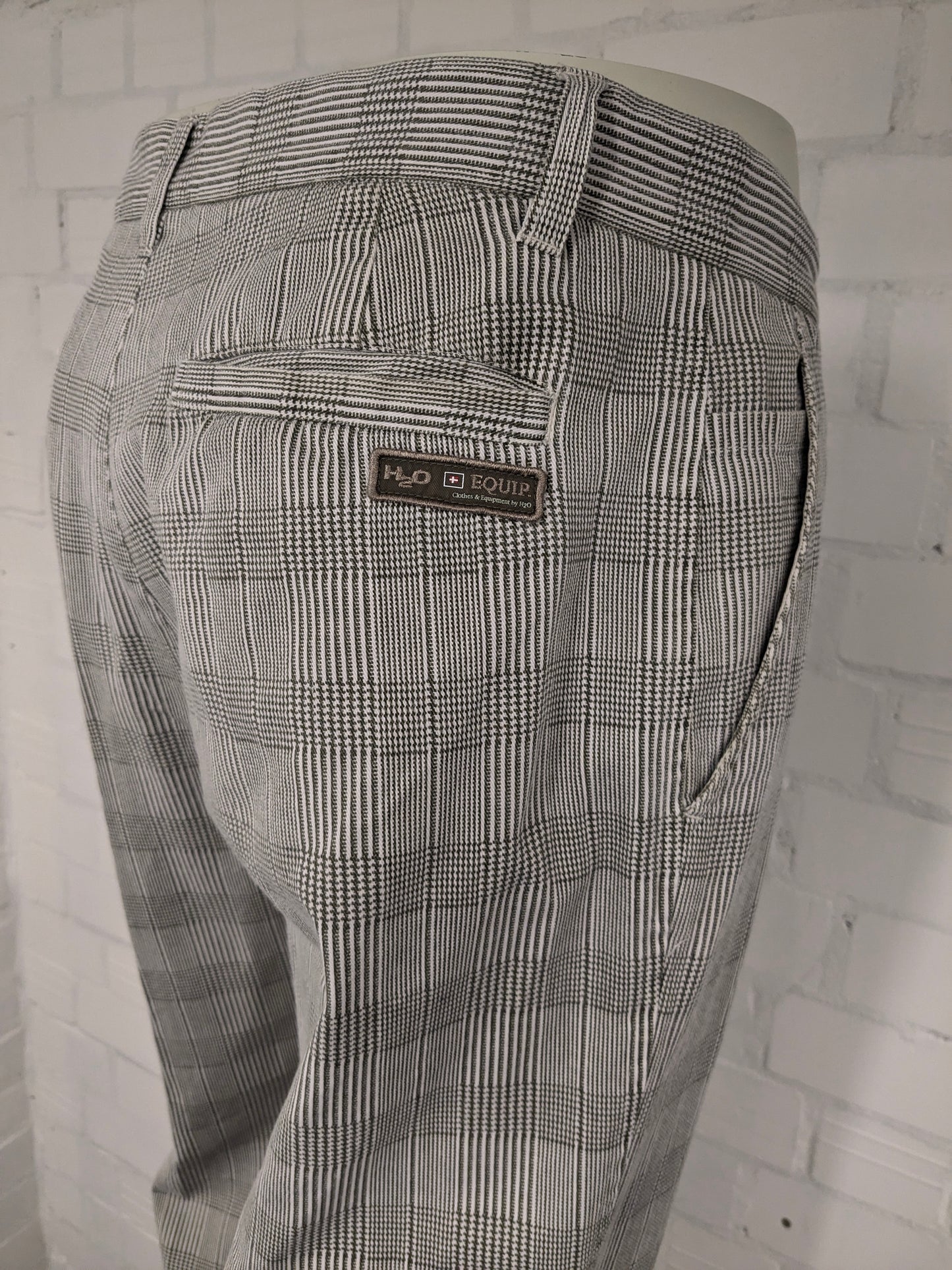 H2O Equip pants / trousers. Beige gray checked. Size W33 - L34.