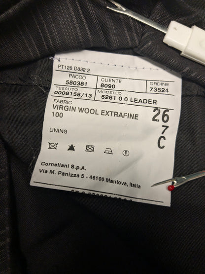 Pantaloni di lana corneliani. Colorato grigio scuro. Dimensione 26 (52/L).