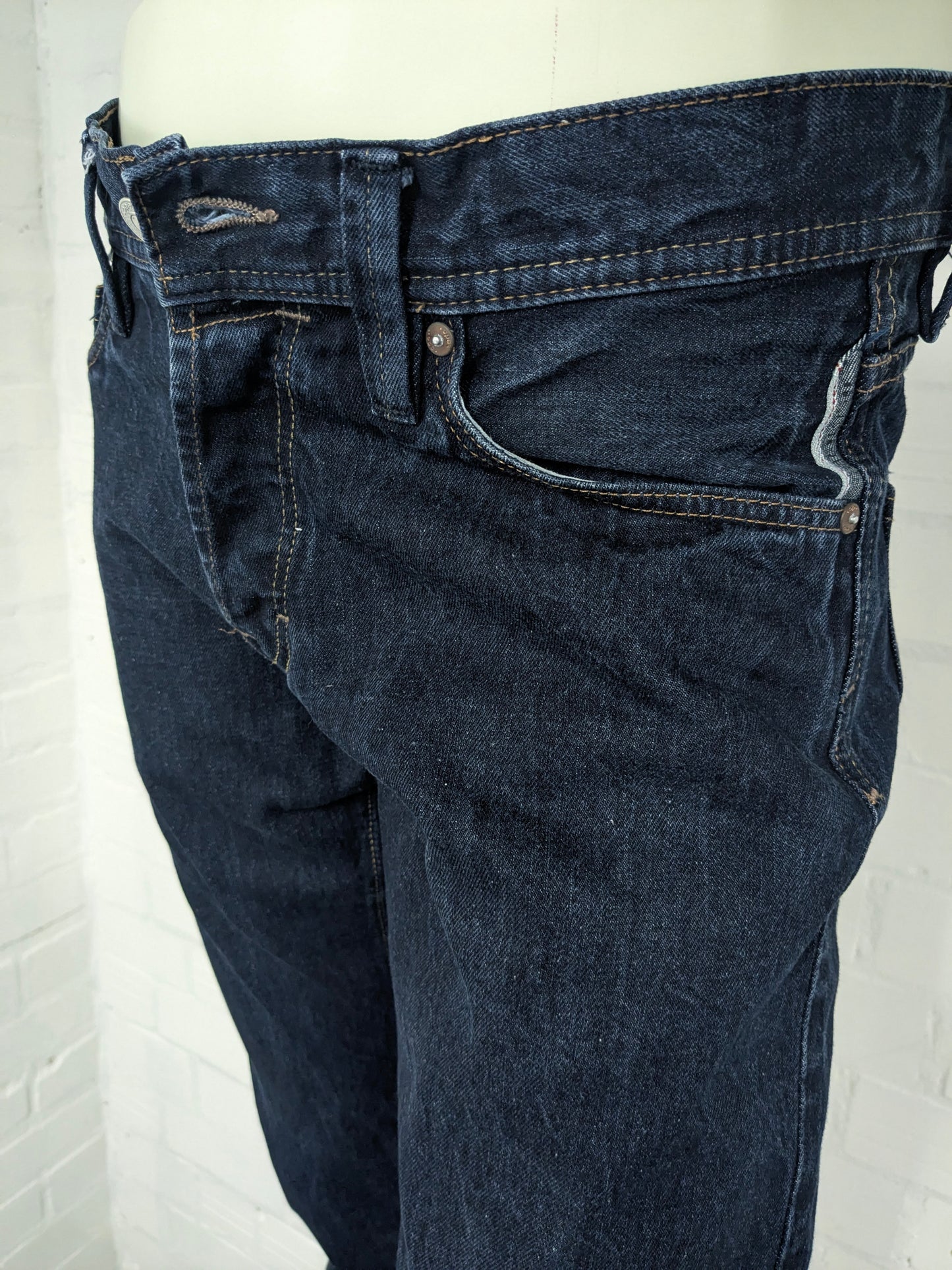 Edc Denim Jeans. Dark blue colored. Size W30 - L32. Straight. Fit.