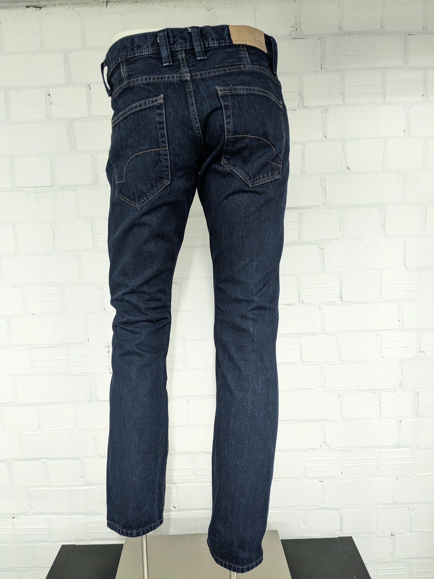Edc Denim Jeans. Dark blue colored. Size W30 - L32. Straight. Fit.