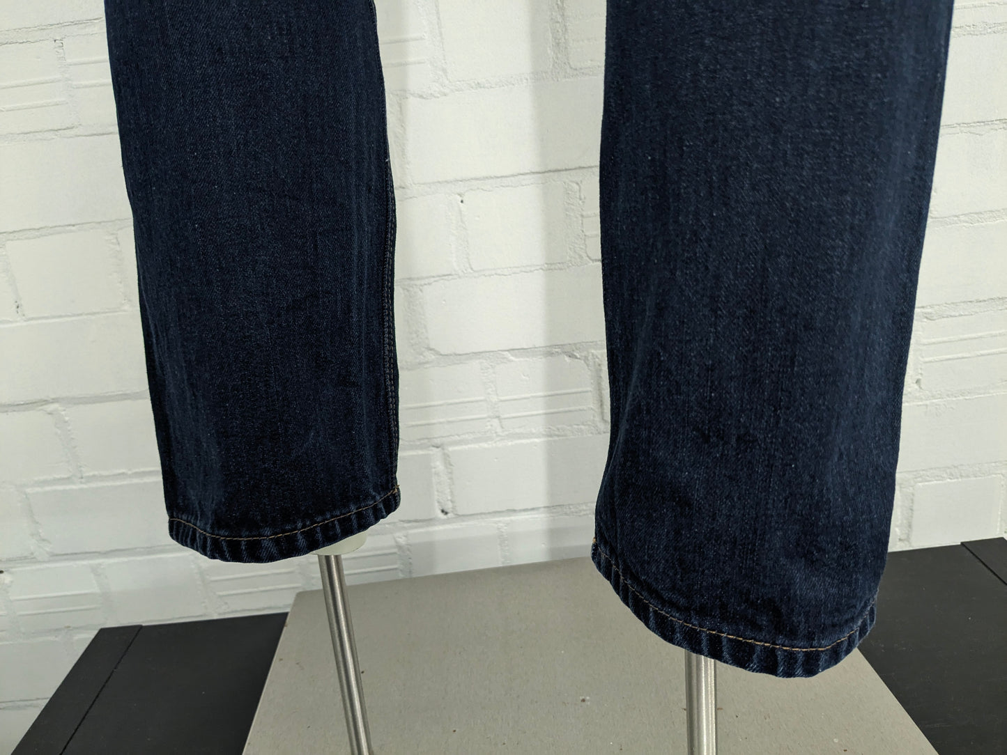 Edc Denim Jeans. Dark blue colored. Size W30 - L32. Straight. Fit.