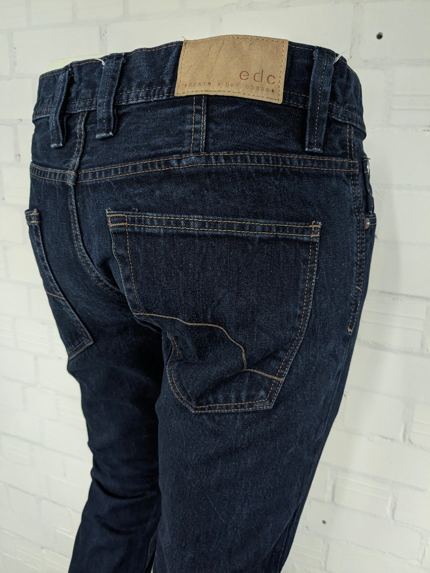 Edc Denim Jeans. Dark blue colored. Size W30 - L32. Straight. Fit.