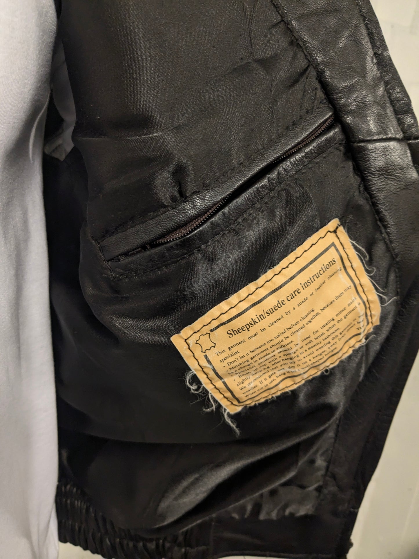 Chaussure de corps en cuir à double face vintage avec 1 poche intérieure. Couleur brun foncé. Taille xl.