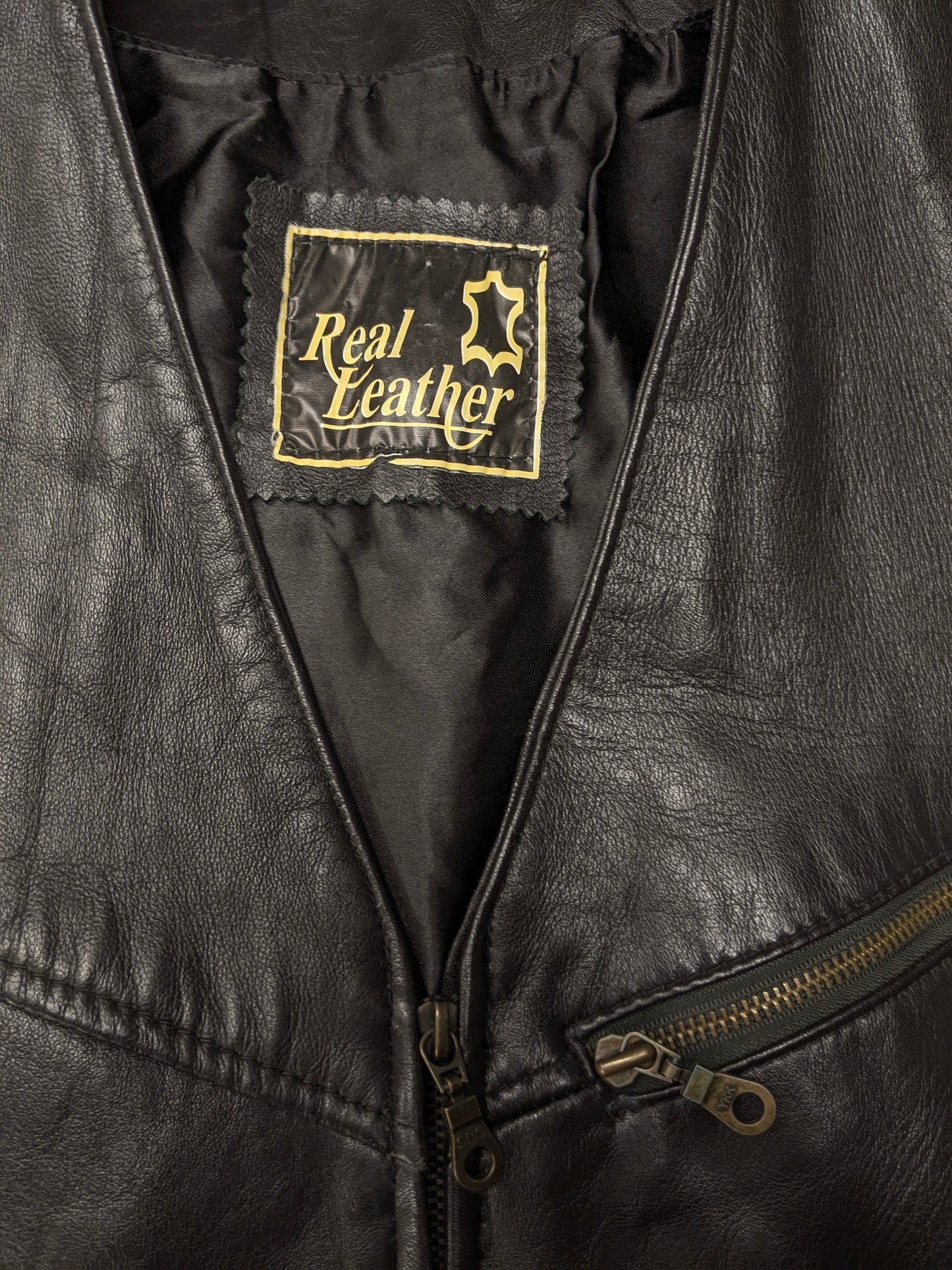 Chaussure de corps en cuir à double face vintage avec 1 poche intérieure. Couleur brun foncé. Taille xl.