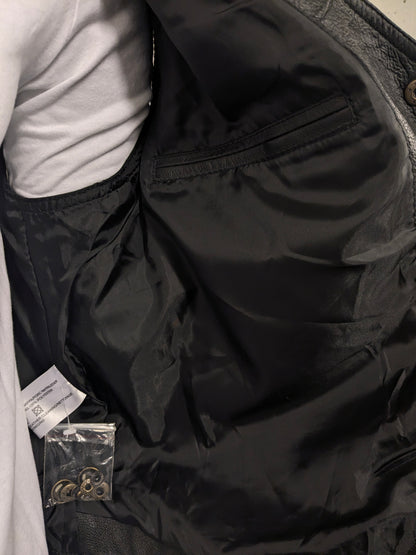 Vintage Man's World dubbelzijdig leren gilet met drukknopen. Zwart gekleurd. 2 binnenzakken. Maat XL.