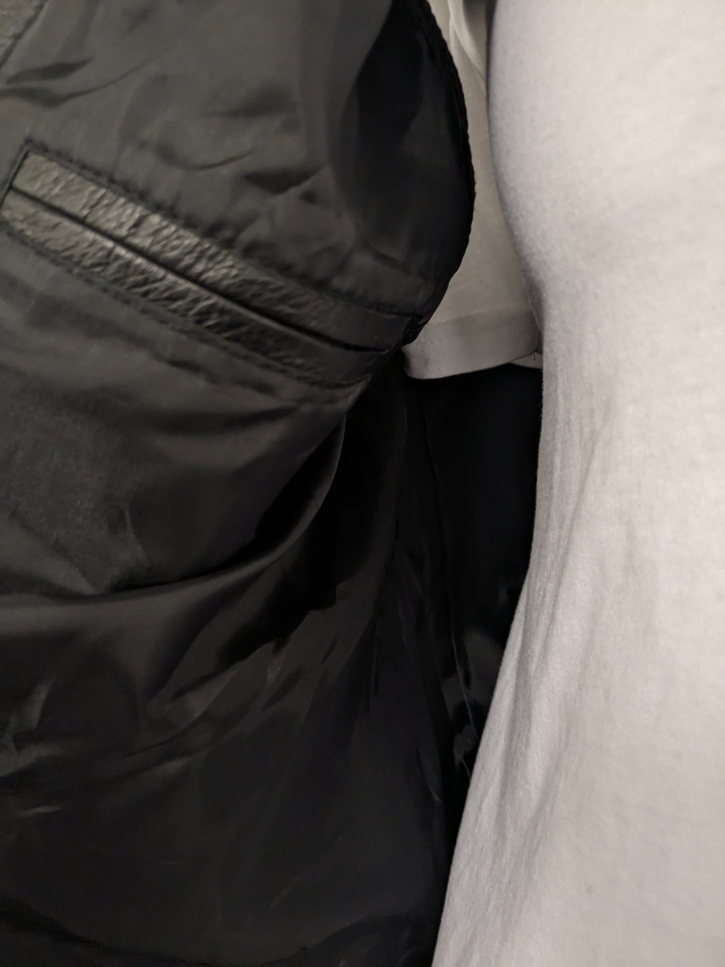 Vintage Man's World dubbelzijdig leren gilet met drukknopen. Zwart gekleurd. 2 binnenzakken. Maat XL.