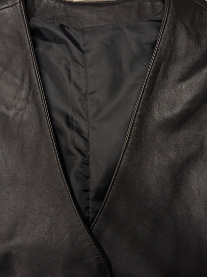 Vintage dubbelzijdig leren gilet. Zwart gekleurd. Langer model. (riem ontbreekt). Maat XL.