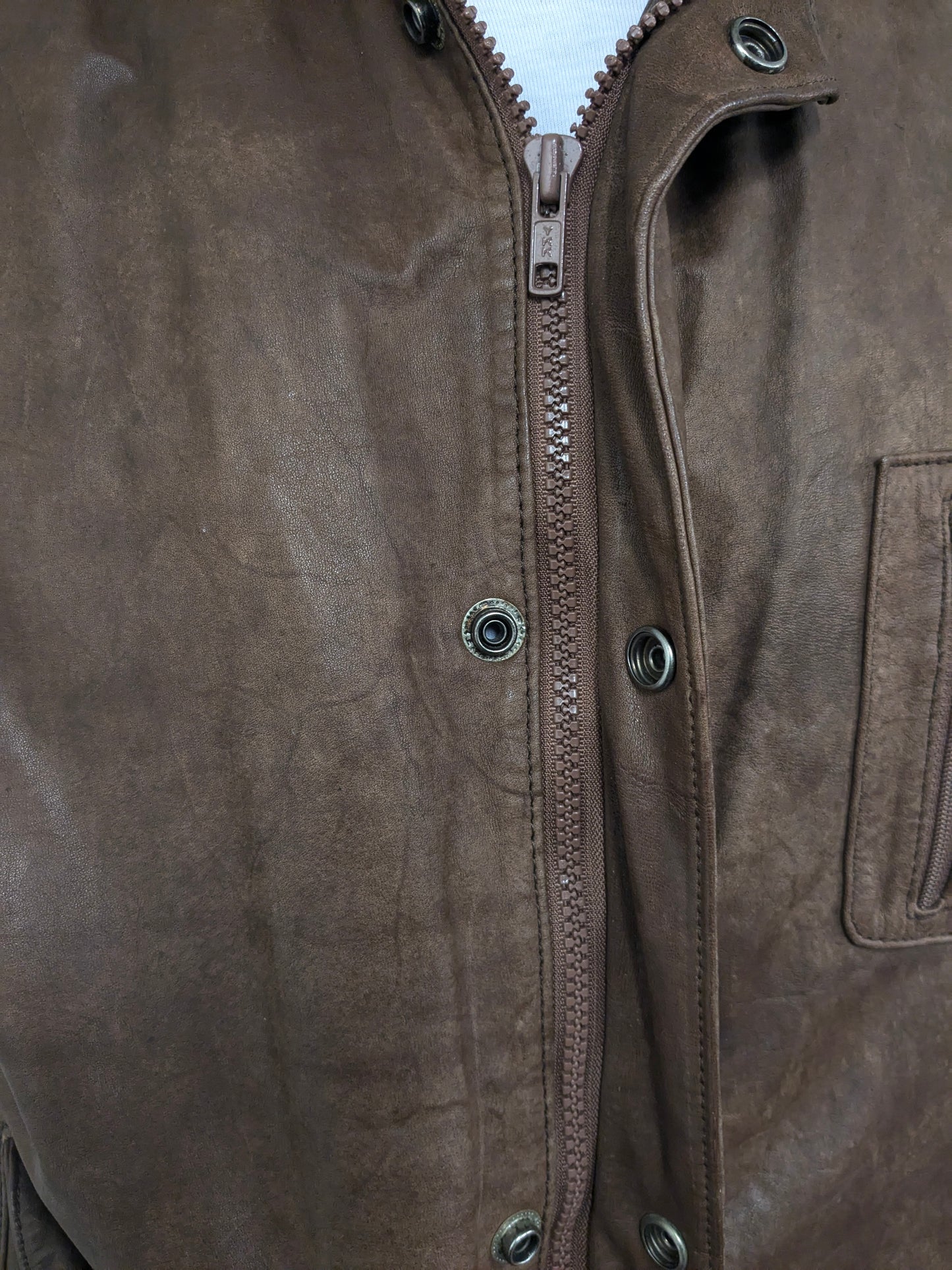 Chaussure de corps à double version en cuir vintage avec double fermeture et 1 poche intérieure. De couleur marron.  Taille xl.