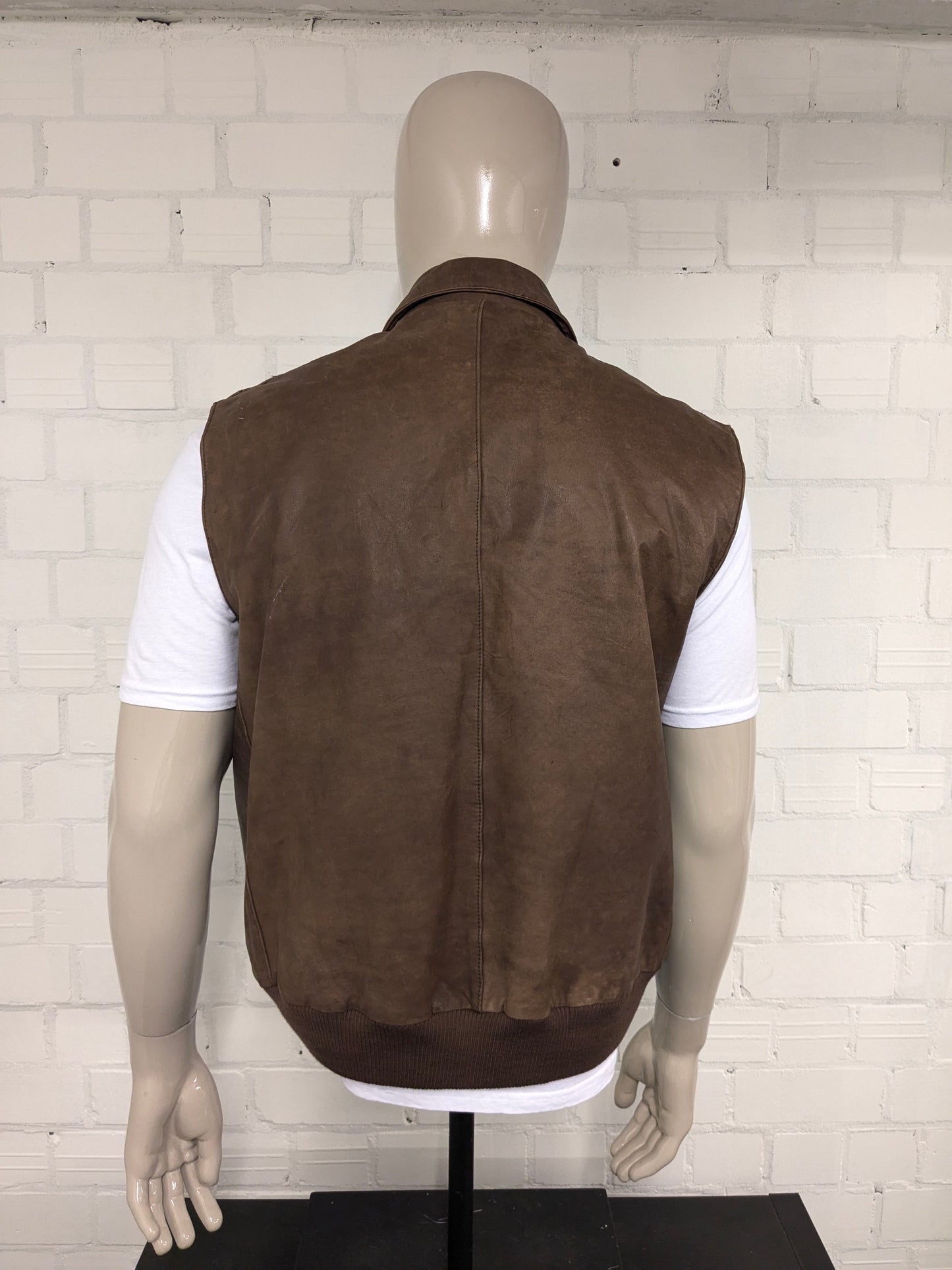 Chaussure de corps à double version en cuir vintage avec double fermeture et 1 poche intérieure. De couleur marron.  Taille xl.