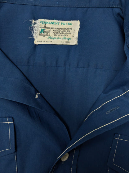 Sleeve corta della camicia degli anni '70 vintage con colletto punti. Blu con cuciture bianche. Taglia XL.