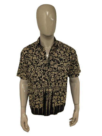 Vintage Hawaiihemd mit kurzen Ärmeln. Beigebrauner Blumendruck. Größe L.
