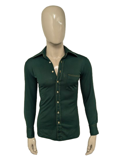 Vintage 70's paramout shirt with a round pointed collar. Green with yellow stitching. Size S. Stretch.