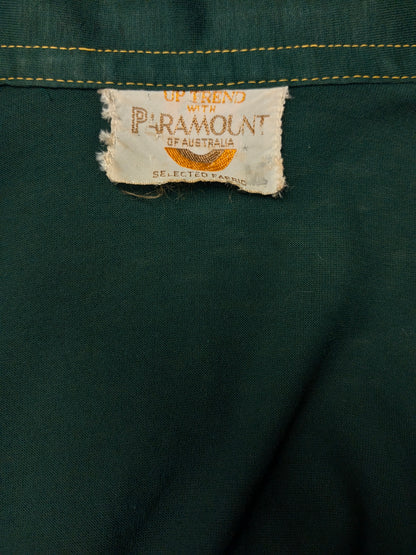 Vintage 70's paramout shirt with a round pointed collar. Green with yellow stitching. Size S. Stretch.
