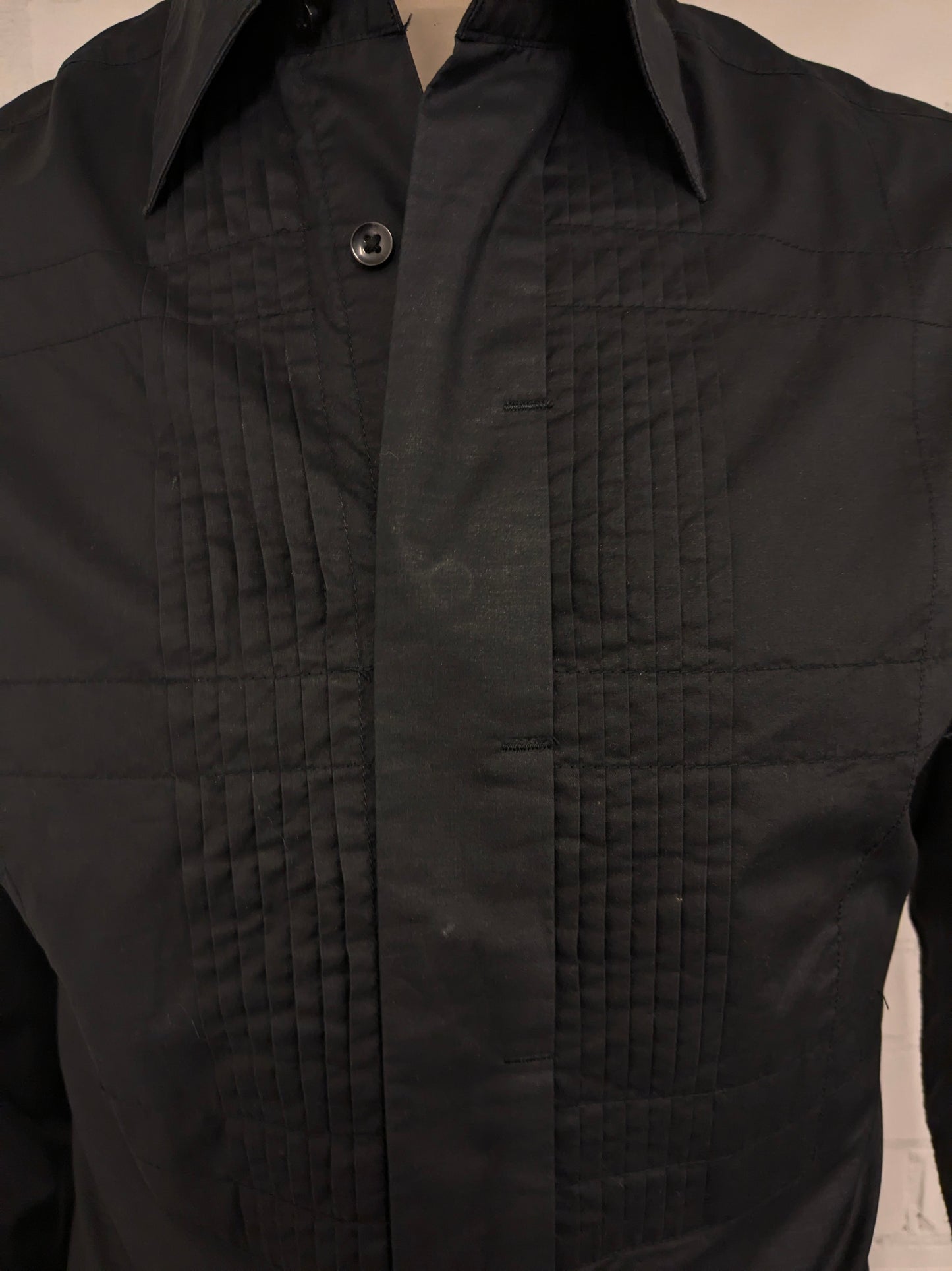 G-Star Raw shirt with a pleated front. Black colored. Size L.