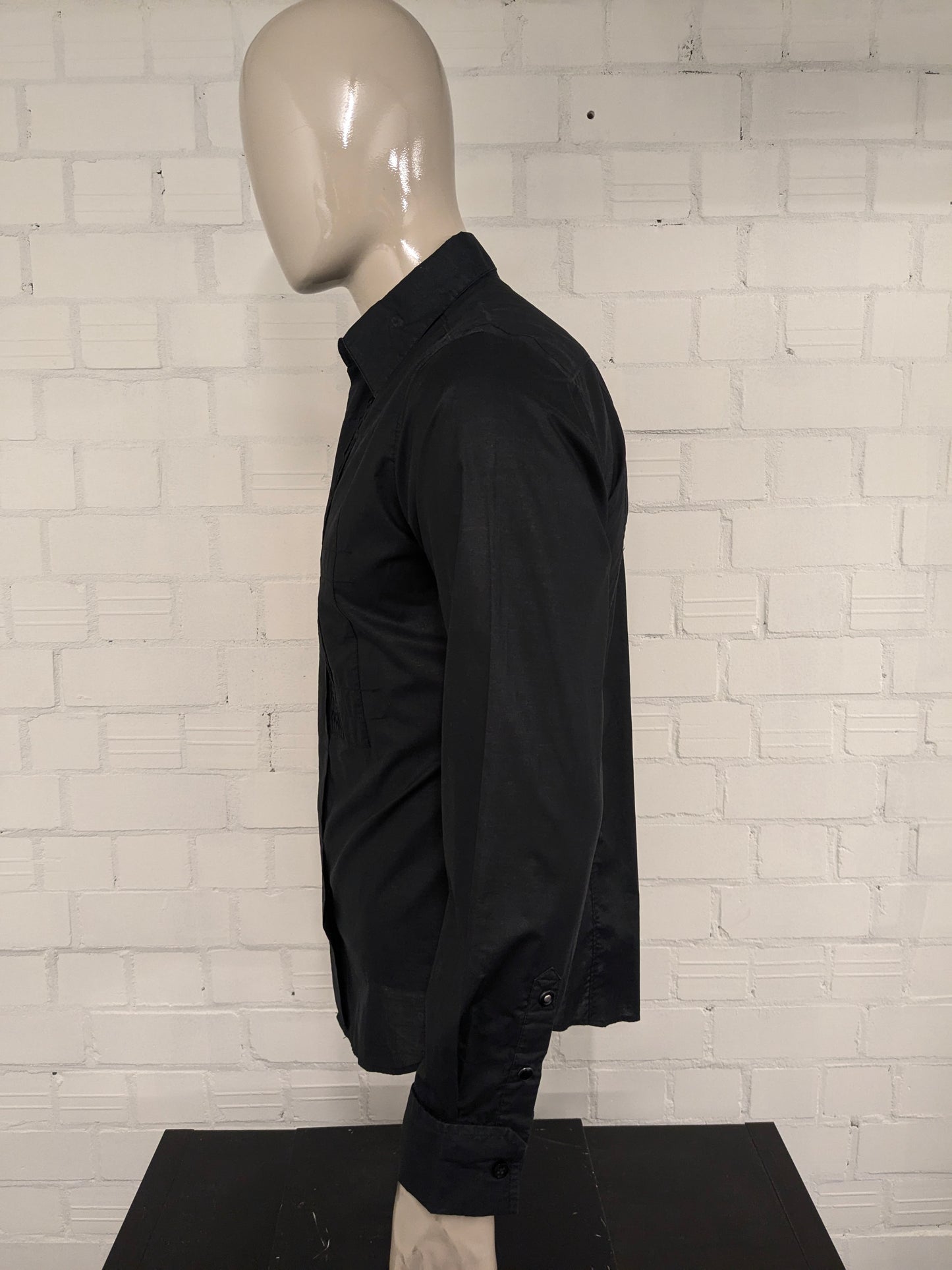 G-Star Raw shirt with a pleated front. Black colored. Size L.